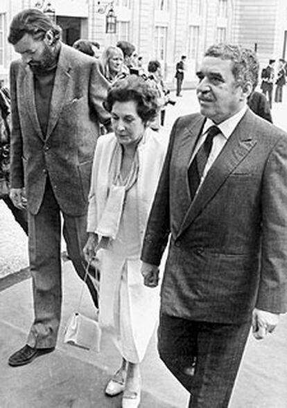 Julio Cortázar, Hortensia Allende y Gabriel García Márquez, en París en 1981.