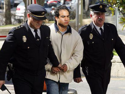 Eric Javier Jara Velastegui, a la entrada de la Audiencia Provincial.