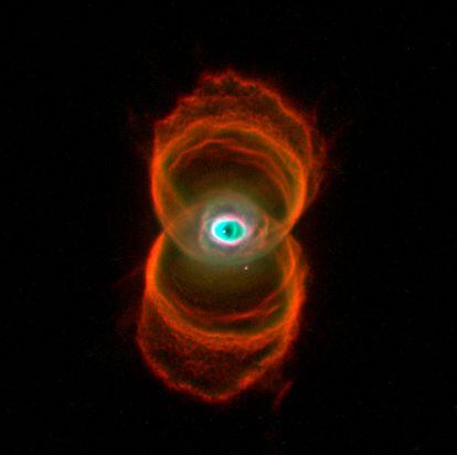 Nébula Hourglass en una imagen tomada por una cámara del telescopio espacial Hubble.