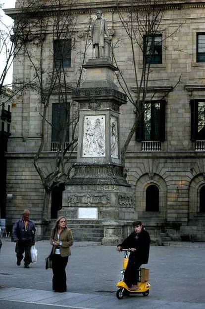 La estatua del esclavista Antonio López en la plaza que lleva su nombre en Barcelona.