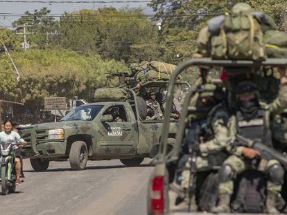 Elementos del Ejército mexicano en Aguililla, Estado de Michoacán (México), el 9 de febrero de 2022.