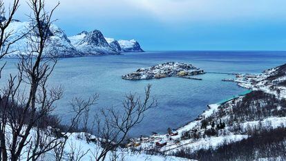 Vista de la isla de Husøy, en el condado de Troms (Noruega).