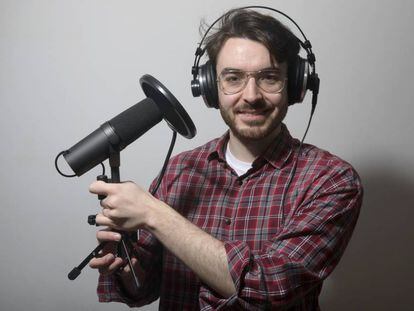 El youtuber y divulgador científico José Luis Crespo en su domicilio en Madrid.