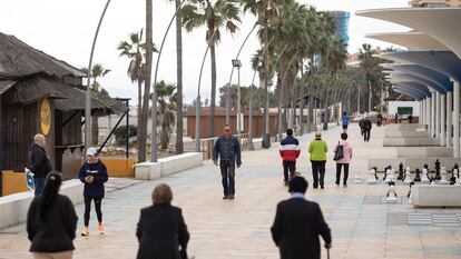Imagen de archivo del paseo marítimo de Estepona.