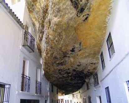 Casas bajo la roca en Setenil de las Bodegas (Cádiz).