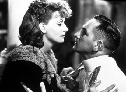 Greta Garbo y Fredric March en una imagen de la película <i>Anna Karenina,</i> dirigida por Clarence Brown en 1935.