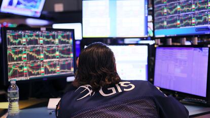 Un corredor trabaja en la Bolsa de Nueva York el pasado 21 de septiembre.