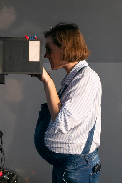 Carla Simón, que estaba embarazada durante el rodaje de la cinta para Miu Miu.