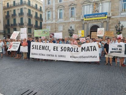 Manifestación contra el ruido en la plaza Sant Jaume