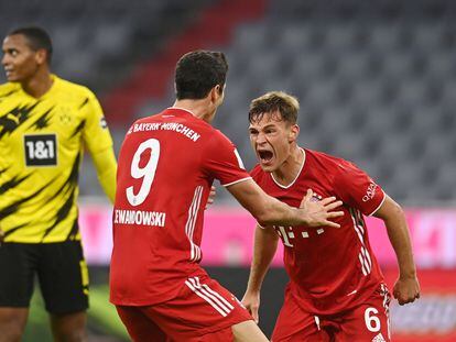 Kimmich celebra con Lewandowski el gol del triunfo del Bayern