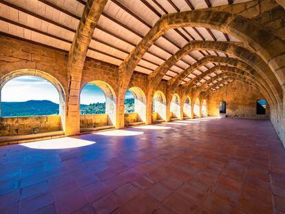 Galeria con arcos en el castillo de Valderrobres, en Teruel.
