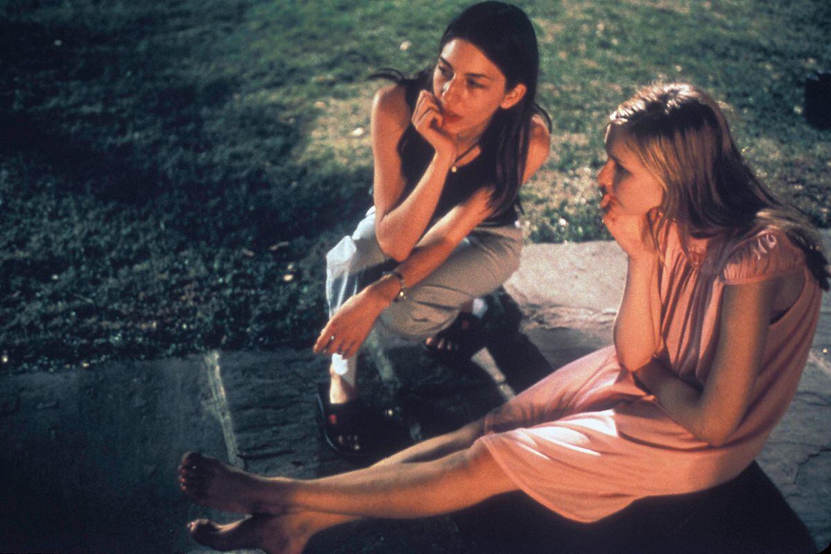 La directora Sofia Coppola junto a Kirsten Dunst (Lux Lisbon en la película) en un descanso del rodaje.