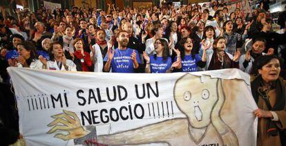 Acto de protesta en el Colegio de Médicos.