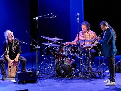 Rubem Dantas, Tino Di Geraldo y Jorge Pardo, anoche, en el homenaje a Chick Corea en JazzMadrid. / Fernando Tribiño / Madrid Destino