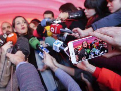 La candidata de Ciutadans carrega contra Iceta l últim dia per demanar el vot