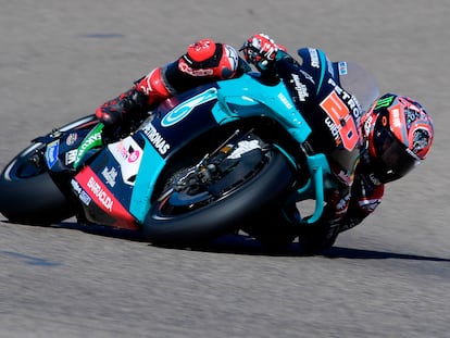 Fabio Quartararo rueda con su Yamaha en el circuito de Alcañiz.