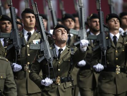 Militares del Ejército de Tierra, en un momento del desfile de las Fuerzas Armadas celebrado el 12 de octubre de 2019.