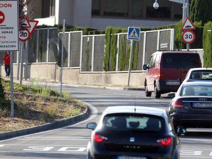 Acceso a La Moraleja (Paseo del Conde de los Gaitanes) desde la M-12.