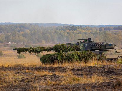 Un carro de combate Leopard 2, durante unas maniobras en Baja Sajonia, Alemania, en octubre pasado.