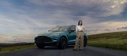 Aston Martin ha lanzado su campaña de marketing del coche más importante de 2022, con su SUV de lujo de referencia DBX707. La protagonista del lanzamiento, con un potente monólogo mirando a cámara: la actriz británica Felicity Jones.
