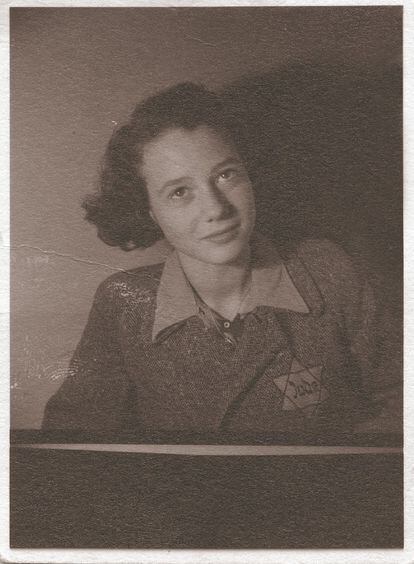 Dita Kraus, por entonces Dita Polach, en  1942.