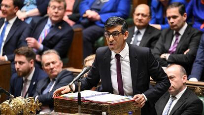 El primer ministro del Reino Unido, Rishi Sunak, en el Parlamento.