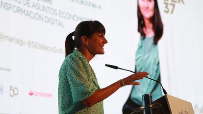 La secretaria de Estado de Telecomunicaciones, María González, en los cursos de Ametic en la UIMP de Santander.