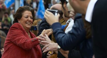 La alcaldesa de Valencia, Rita Barberá, en un acto electoral celebrado por el PP en Valencia en noviembre de 2011.