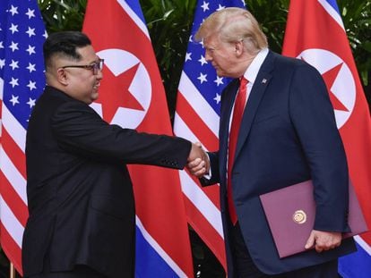 Imagen de la cumbre realizada el 12 de junio en Singapur entre Kim Jong-un y Donald Trump. 