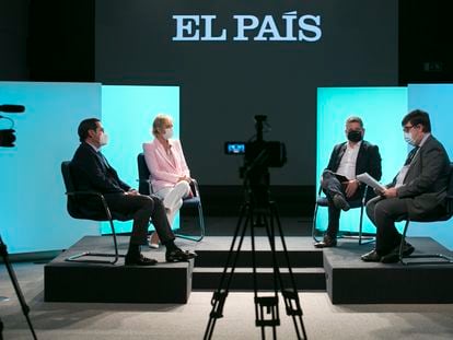 A la izquierda, Carme Artigas (Secretaria de Estado de Digitalización e Inteligencia Artificial) y Antonio Garamendi (CEOE), frente a Miguel Ángel López (Siemens España) y Ricardo de Querol (EL PAÍS).