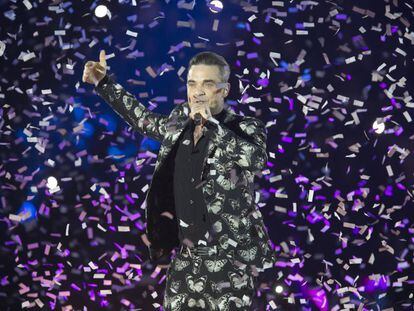 El cantante Robbie Williams, anoche en la gala con motivo de los 50 años de la Cadena Los40 que se celebro en el Palau de San Jordi.