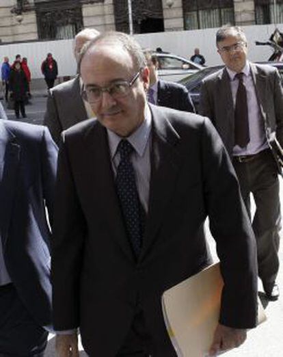 El gobernador del Banco de Espa&ntilde;a, Luis Mar&iacute;a Linde, a su llegada al Foro ABC-Deloitte.