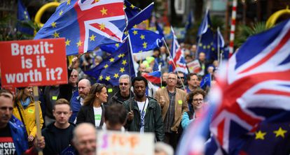 Manifestación contra el Brexit, ayer en Birmingham, donde los 'tories' celebran su congreso.