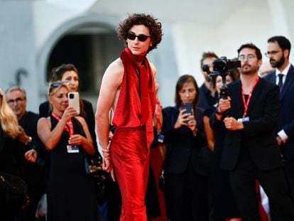 El actor protagonista Timothée Chalamet llega al estreno de 'Bones and All' en el festival de Venecia.