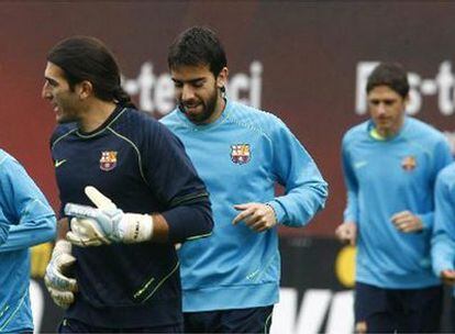 Pinto y Oleguer en un entrenamiento del Barcelona