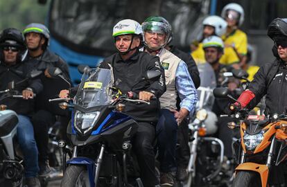 El presidente Bolsonaro, el pasado domingo en Río de Janeiro durante una marcha en motocicleta.