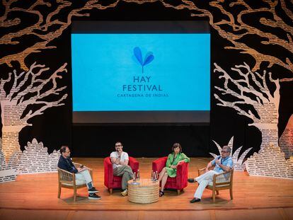 (De izquierda a derecha) Jan Martínez, Carlos Manuel Álvarez, Laura Aguirre y Alfredo Meza, durante el panel organizado por EL PAÍS América 'Dictaduras que persiguen a periodistas', en el Hay Festival en Cartagena, el 28 de enero de 2024.