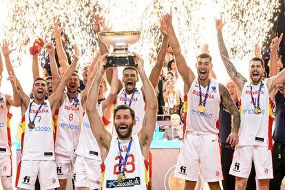 La selección española de baloncesto celebra su triunfo en el Eurobasket.