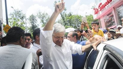 López Obrador, tras un mitin de Morena en junio de 2016.