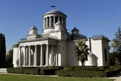 Templete del edificio diseñado por Juan de Villanueva situado junto al Retiro.