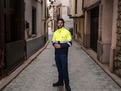 Héctor Novials, trabajador del aeropuerto de Teruel que vive en Gea de Albarracín, uno de los pueblos cercanos.