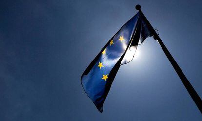 Bandera europea en el edificio de la Comisión en Bruselas. 
 