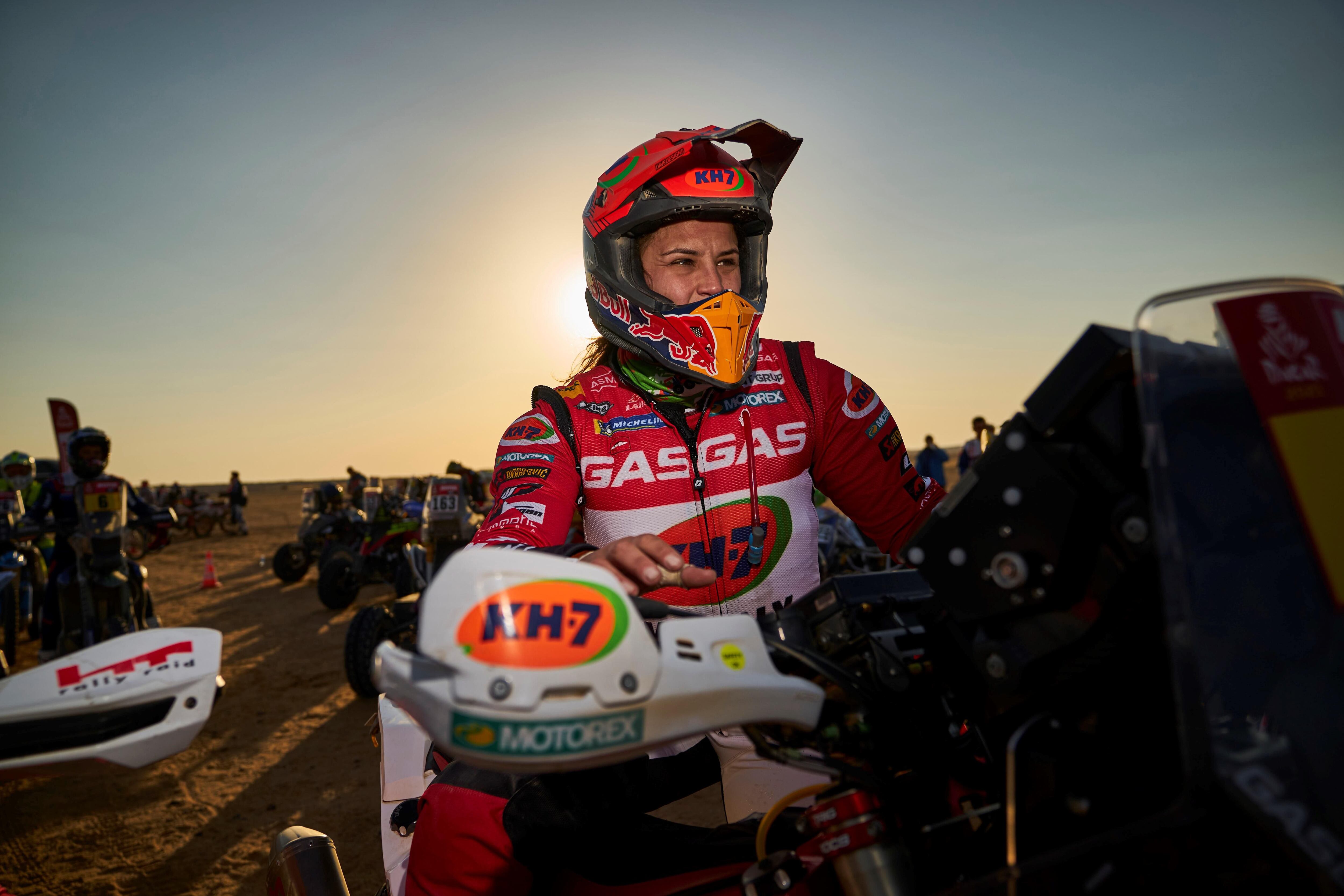 Laia Sanz (GasGas) durante la octava etapa del Dakar 2021.