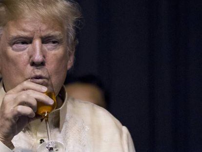 Donald Trump, durante su reunión con el presidente de Filipinas, Rodrigo Duerte, este domingo.