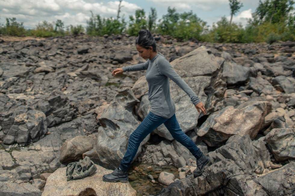 Sara Rodrigues de Lima, conocida como una de las mejores pescadoras de Vuelta Grande, afirma que el río Xingú se está muriendo y ya no puede pescar para alimentar a sus hijos.