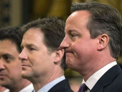 De derecha a izquierda, Cameron, Clegg y Miliband, en el Parlamento británico en febrero