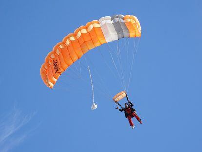 Un paracaidista en una imagen de archivo.