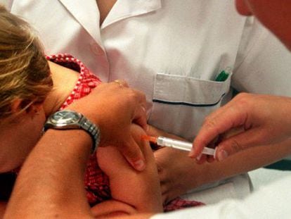 Campa&ntilde;a de vacunaci&oacute;n contra la meningitis en Barcelona en 2003.