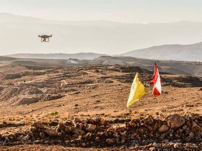 Un dron dirigido por Hezbolá sobrevuela el Yurud, región libanesa fronteriza con Siria, en julio de 2017.