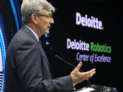 Fernando Ruiz, Presidente de Deloitte Espa&ntilde;a, inaugura el nuevo centro de rob&oacute;tica de la consultora.